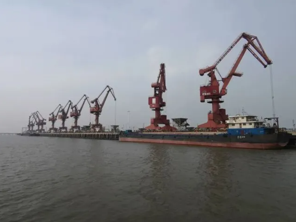 [碼頭過駁裝船機]